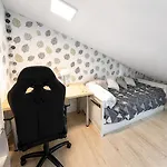à 100 M - Moderne ! Appartement *