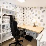 à 100 M - Moderne ! Appartement